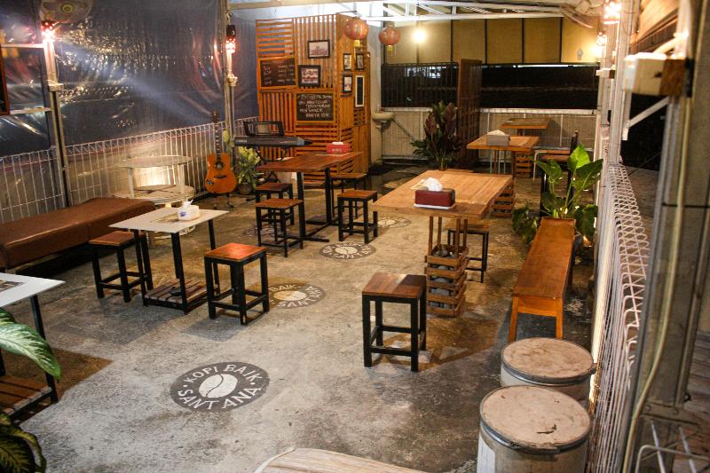Capital O 2258 Santana Syariah Guest House - Restoran