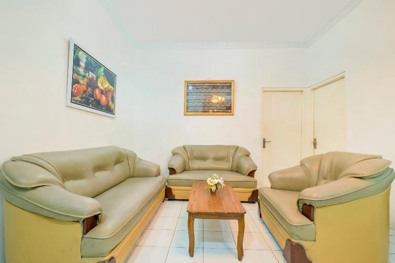 OYO 2394 Hotel Brosta - Lobi