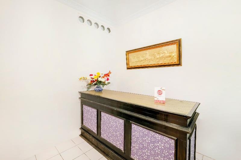 OYO 2394 Hotel Brosta - Lobi