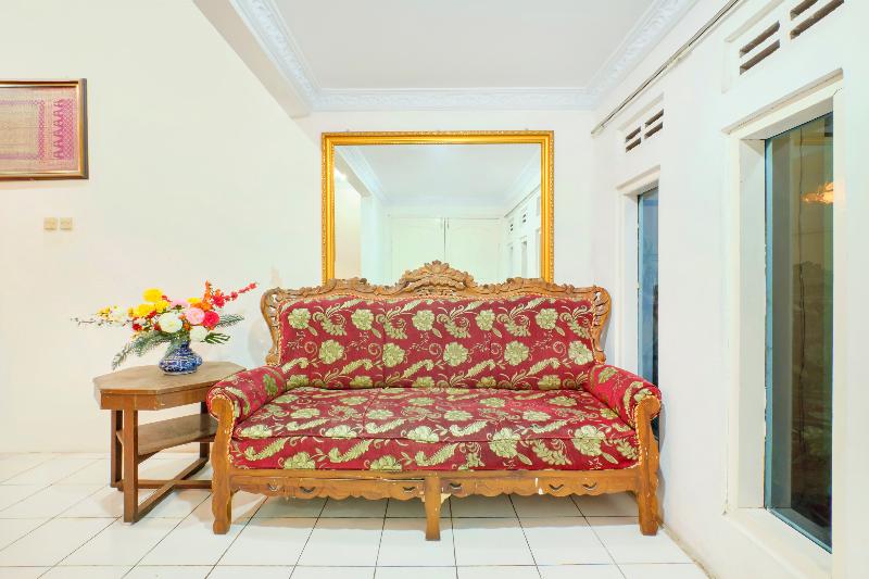 OYO 2394 Hotel Brosta - Lobi