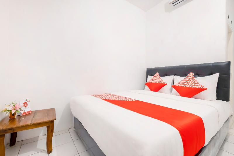 OYO 2394 Hotel Brosta - Oda