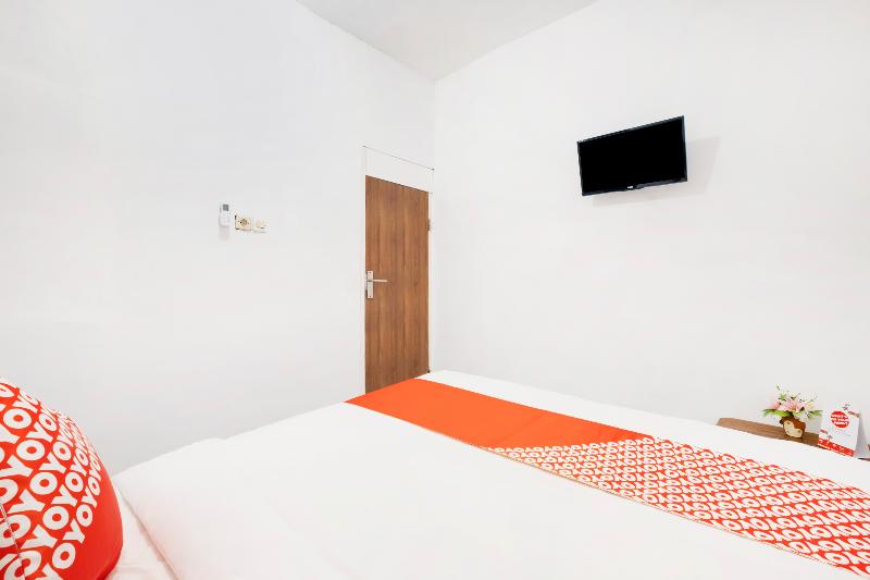 OYO 2394 Hotel Brosta - Oda