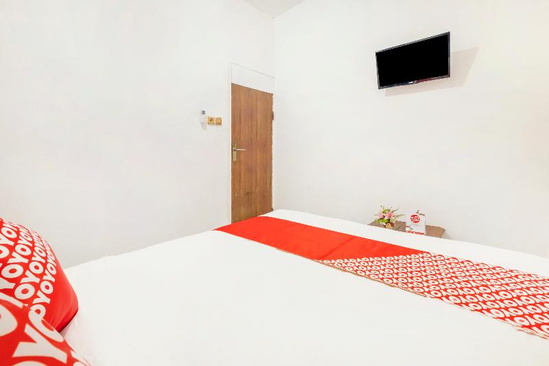 OYO 2394 Hotel Brosta - Oda