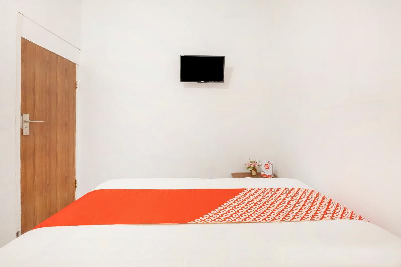 OYO 2394 Hotel Brosta - Oda