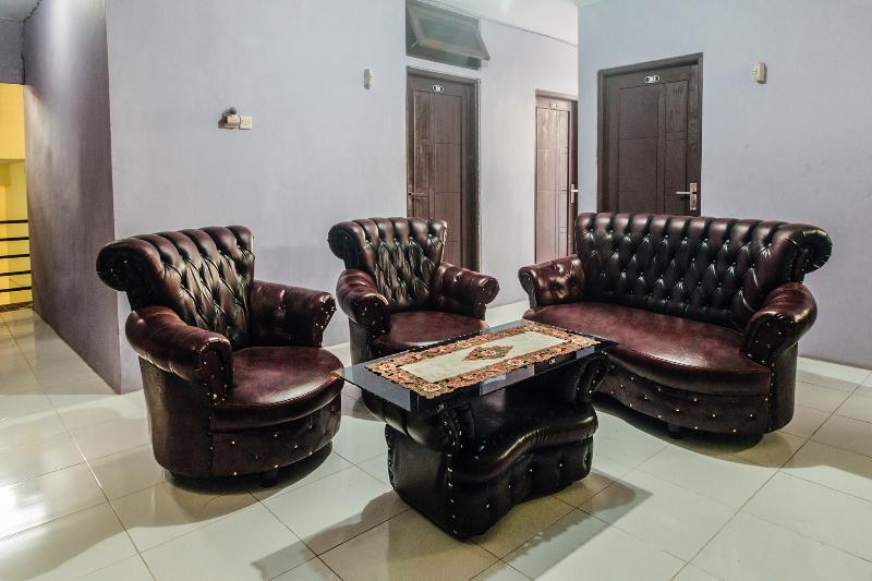 2165 Alyah Guest House Syariah - Lobi