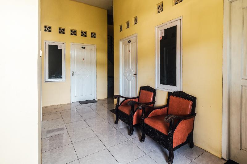 2165 Alyah Guest House Syariah - Lobi