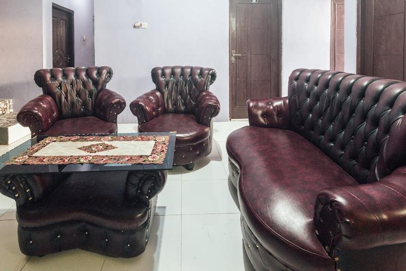 2165 Alyah Guest House Syariah - Lobi
