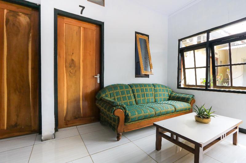 Spot On 2497 Pesona Guest House - Lobi