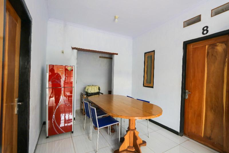 Spot On 2497 Pesona Guest House - Lobi