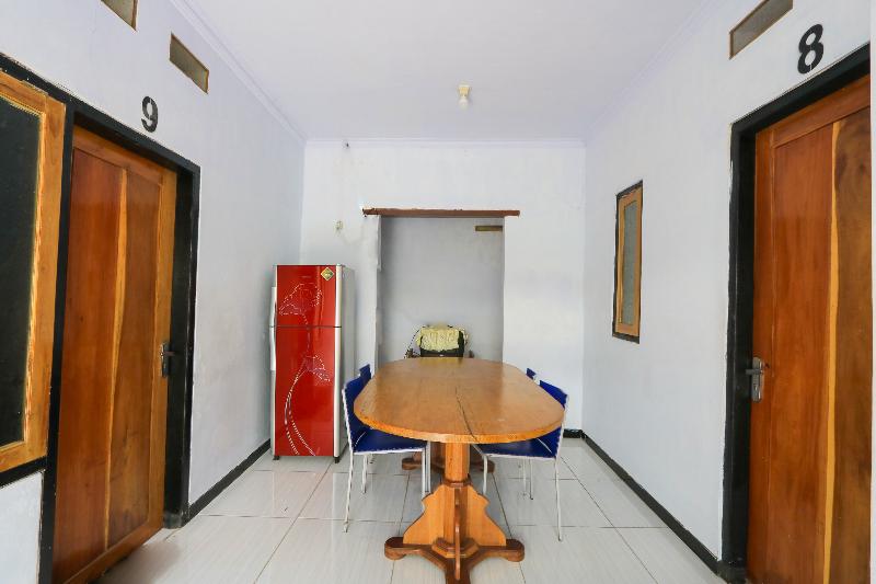 Spot On 2497 Pesona Guest House - Lobi