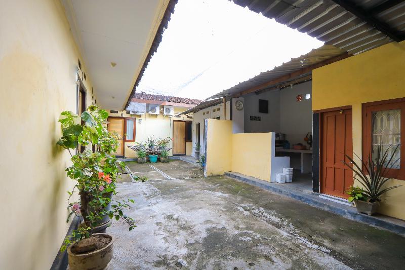 Spot On 2497 Pesona Guest House - Lobi