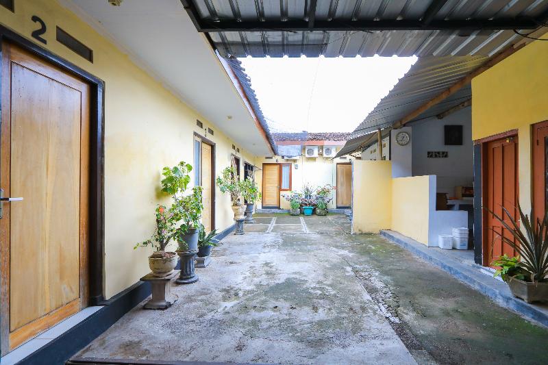 Spot On 2497 Pesona Guest House - Lobi