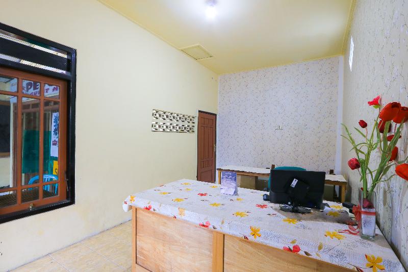 Spot On 2497 Pesona Guest House - Lobi