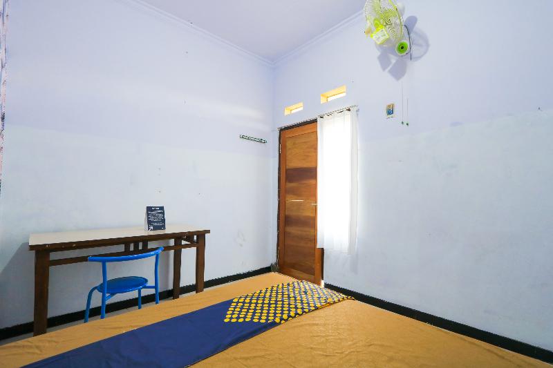 Spot On 2497 Pesona Guest House - Oda