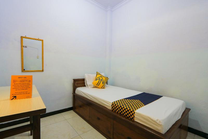 Spot On 2497 Pesona Guest House - Oda