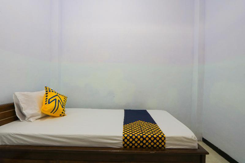 Spot On 2497 Pesona Guest House - Oda