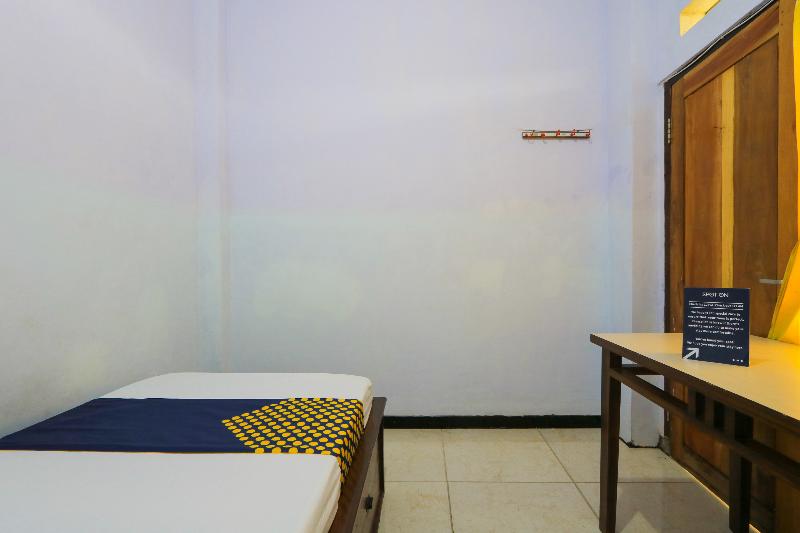 Spot On 2497 Pesona Guest House - Oda