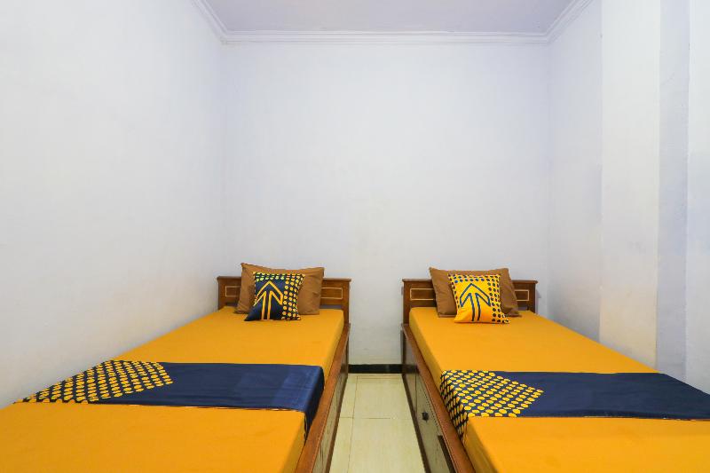 Spot On 2497 Pesona Guest House - Oda