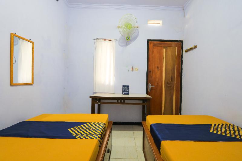 Spot On 2497 Pesona Guest House - Oda