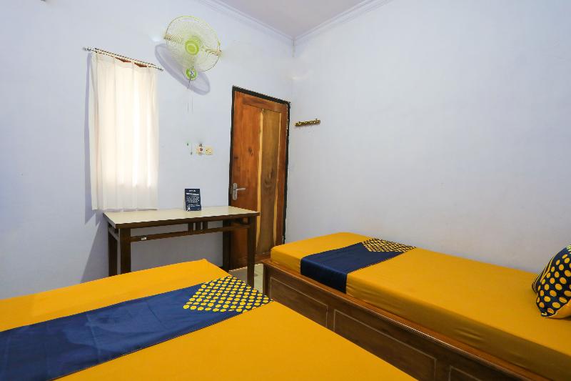 Spot On 2497 Pesona Guest House - Oda