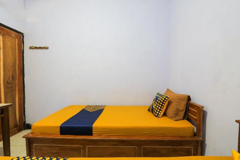 Spot On 2497 Pesona Guest House - Oda