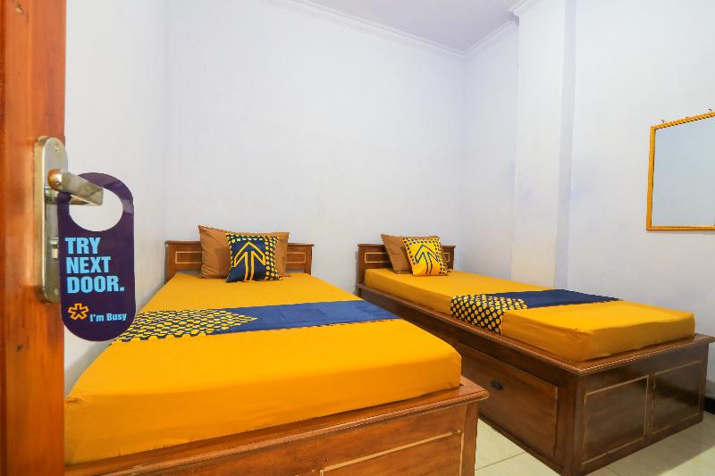 Spot On 2497 Pesona Guest House - Oda