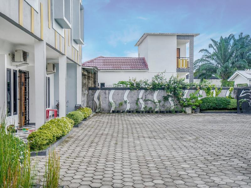 Oyo 1266 Green Palm Kostel Syariah - Lobi