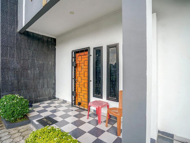 Oyo 1266 Green Palm Kostel Syariah - Lobi