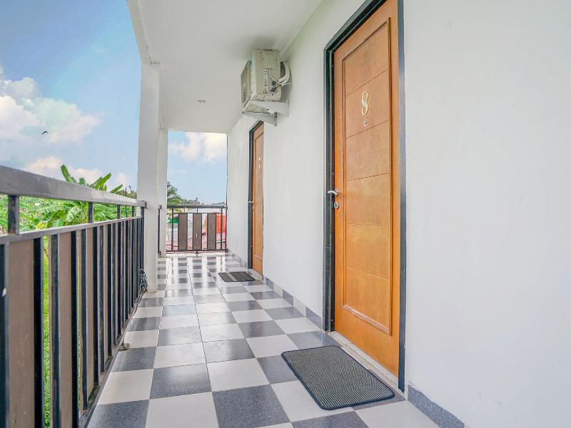 Oyo 1266 Green Palm Kostel Syariah - Lobi