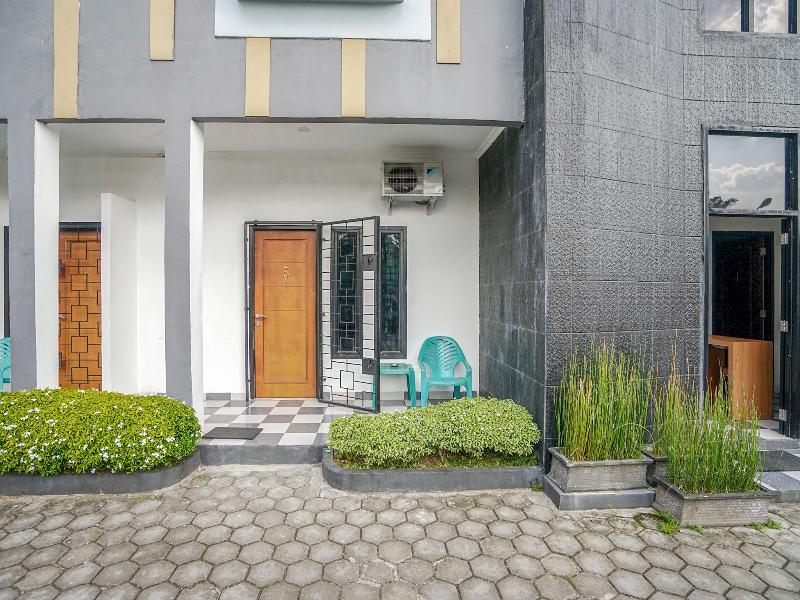Oyo 1266 Green Palm Kostel Syariah - Lobi