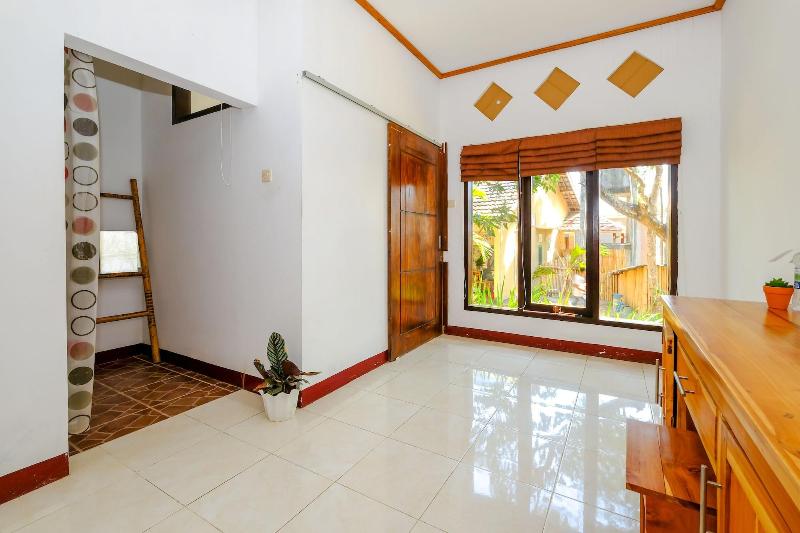 1793 Kuta Circle Homestay - Oda