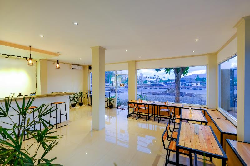1793 Kuta Circle Homestay - Restoran