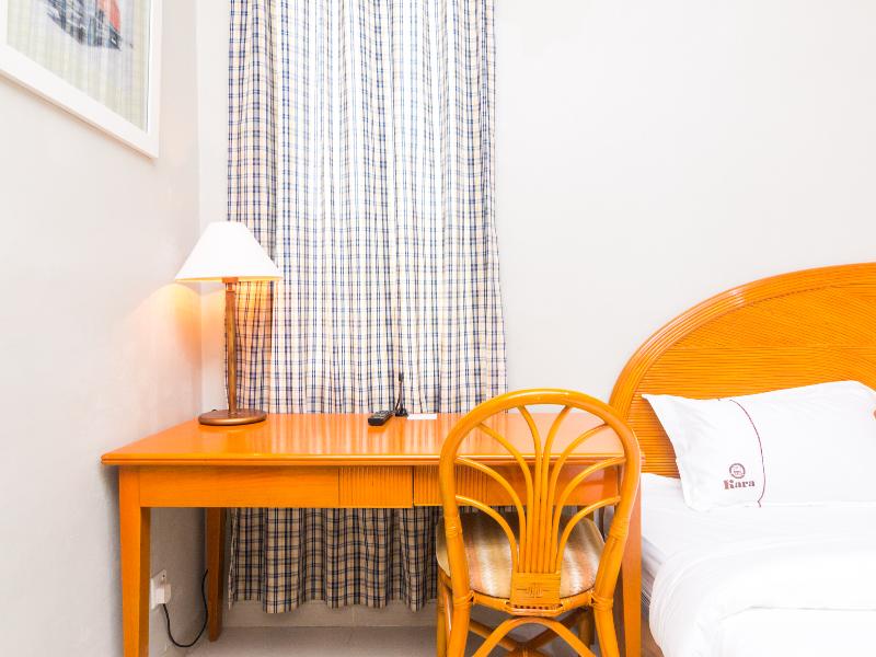 Oyo 1867 Kara Guest House - Oda