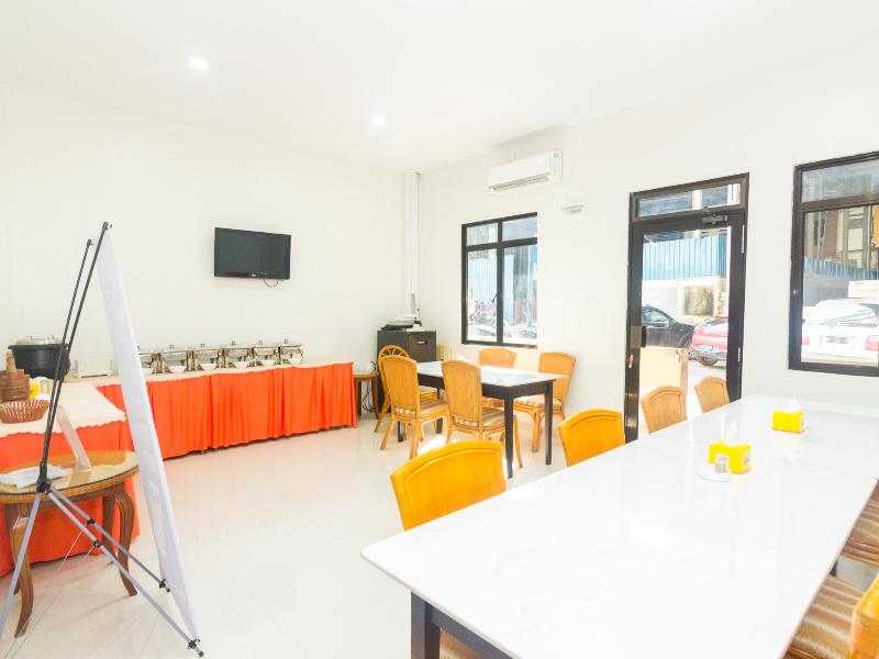 Oyo 1867 Kara Guest House - Restoran