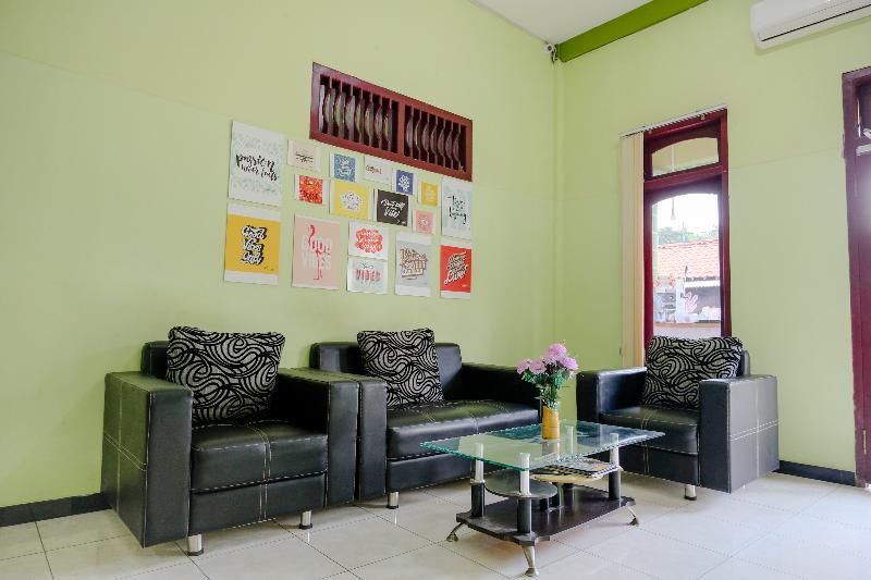 Oyo 2508 Alba Suites Homestay - Lobi