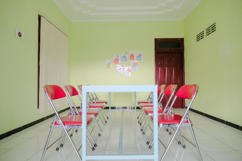 Oyo 2508 Alba Suites Homestay - Toplantı