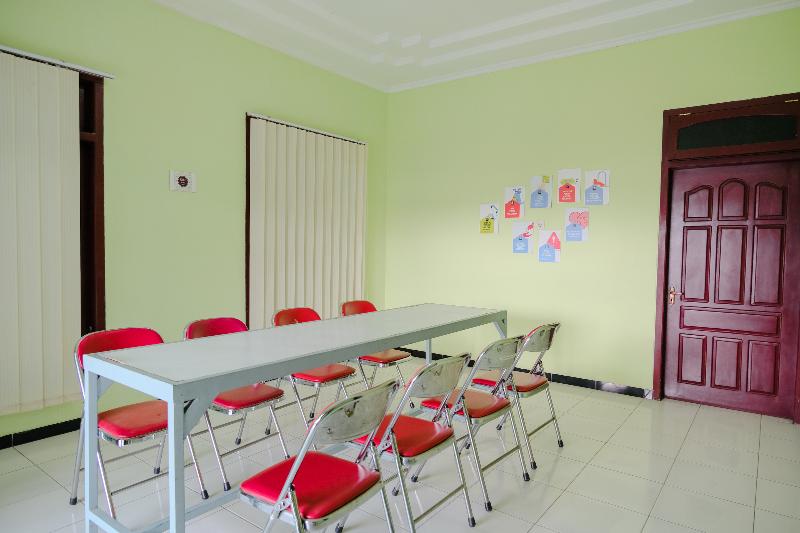 Oyo 2508 Alba Suites Homestay - Toplantı