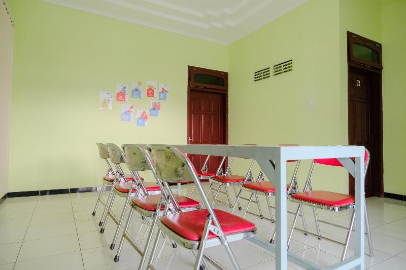 Oyo 2508 Alba Suites Homestay - Toplantı