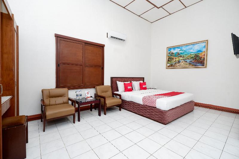 Oyo 1644 Hotel Griya Kencana - Oda