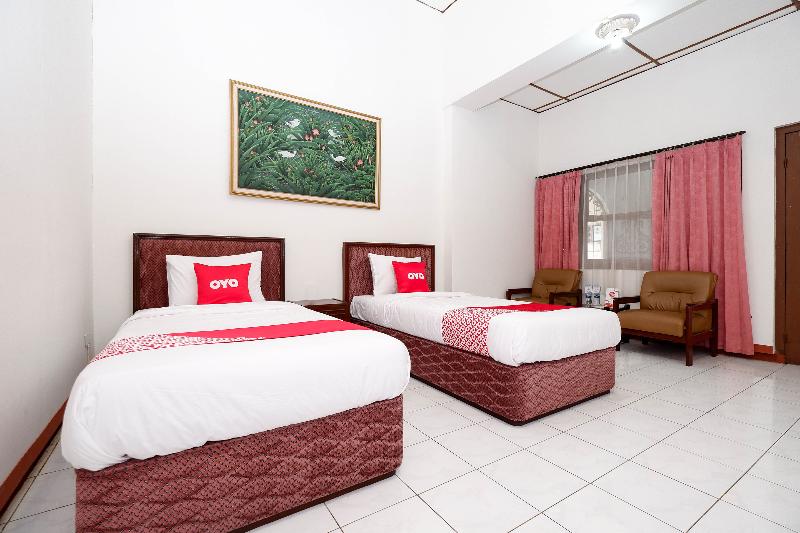 Oyo 1644 Hotel Griya Kencana - Oda