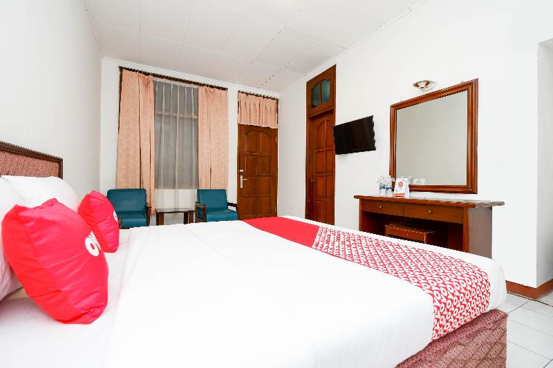 Oyo 1644 Hotel Griya Kencana - Oda