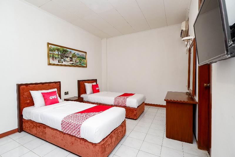 Oyo 1644 Hotel Griya Kencana - Oda