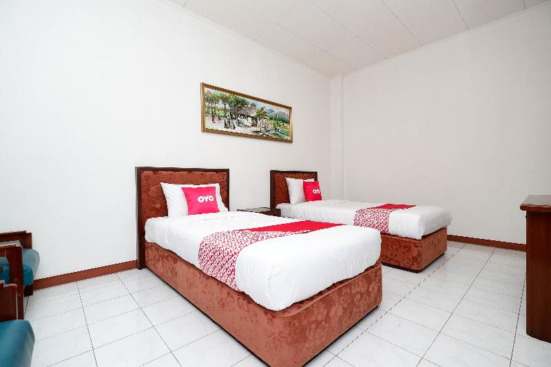 Oyo 1644 Hotel Griya Kencana - Oda