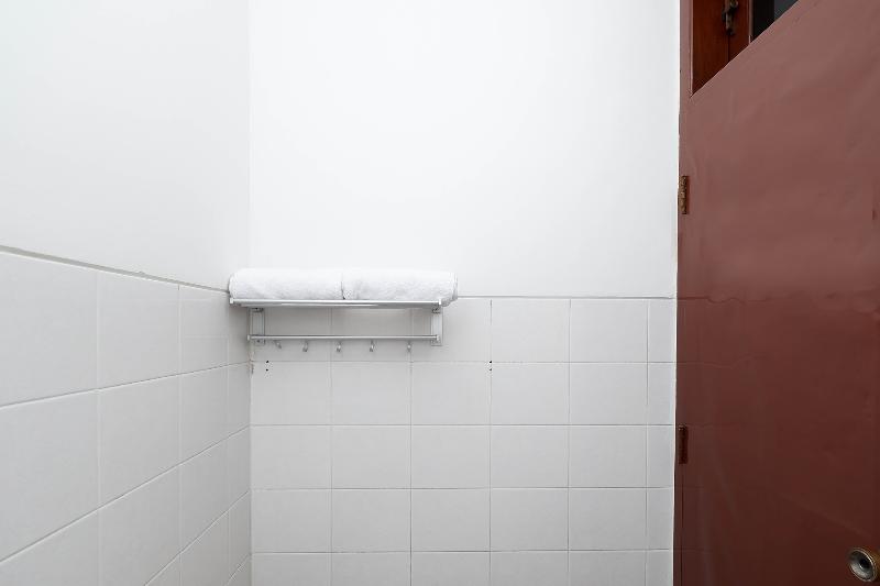 Oyo 1644 Hotel Griya Kencana - Oda