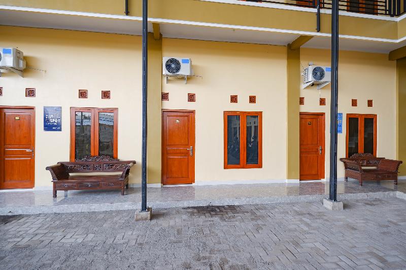 Spot On 2790 Bintang Selatan Guest House - Lobi