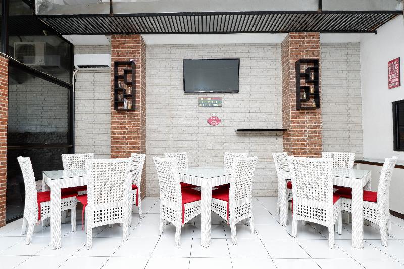 Super 1251 Residence 8 - Restoran