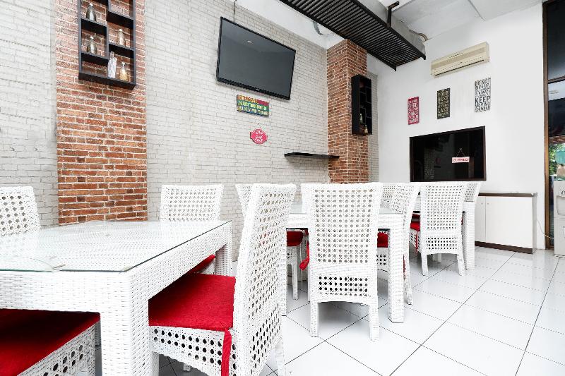 Super 1251 Residence 8 - Restoran