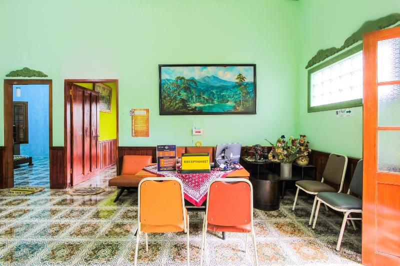 Spot On 2490 Griya Kencana Homestay - Lobi
