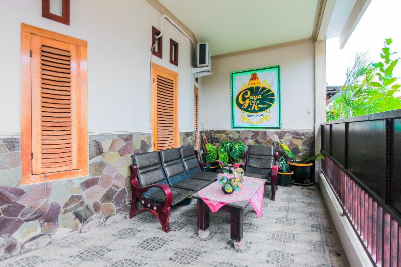 Spot On 2490 Griya Kencana Homestay - Lobi