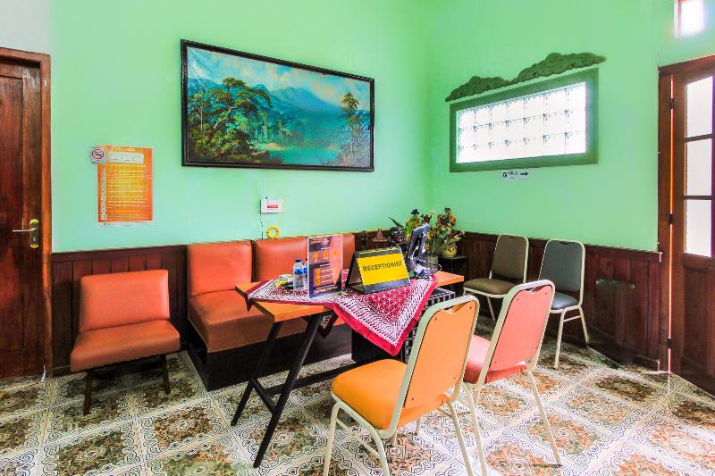 Spot On 2490 Griya Kencana Homestay - Lobi